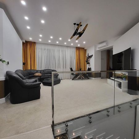 Large Luxury Apartment - Penthouse - Terrace Boekarest Buitenkant foto