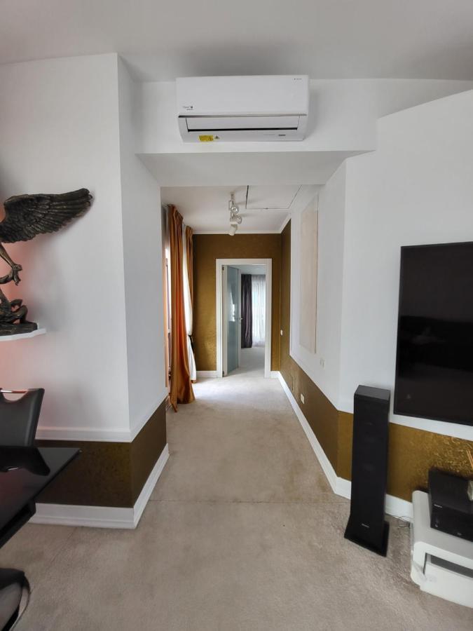 Large Luxury Apartment - Penthouse - Terrace Boekarest Buitenkant foto