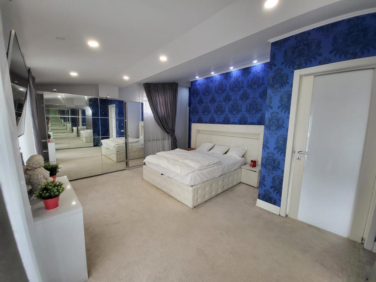 Large Luxury Apartment - Penthouse - Terrace Boekarest Buitenkant foto
